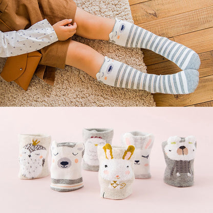 Cartoon animal print knee high socks made of soft cotton, perfect for girls and toddlers. Age range: 1–7 years.