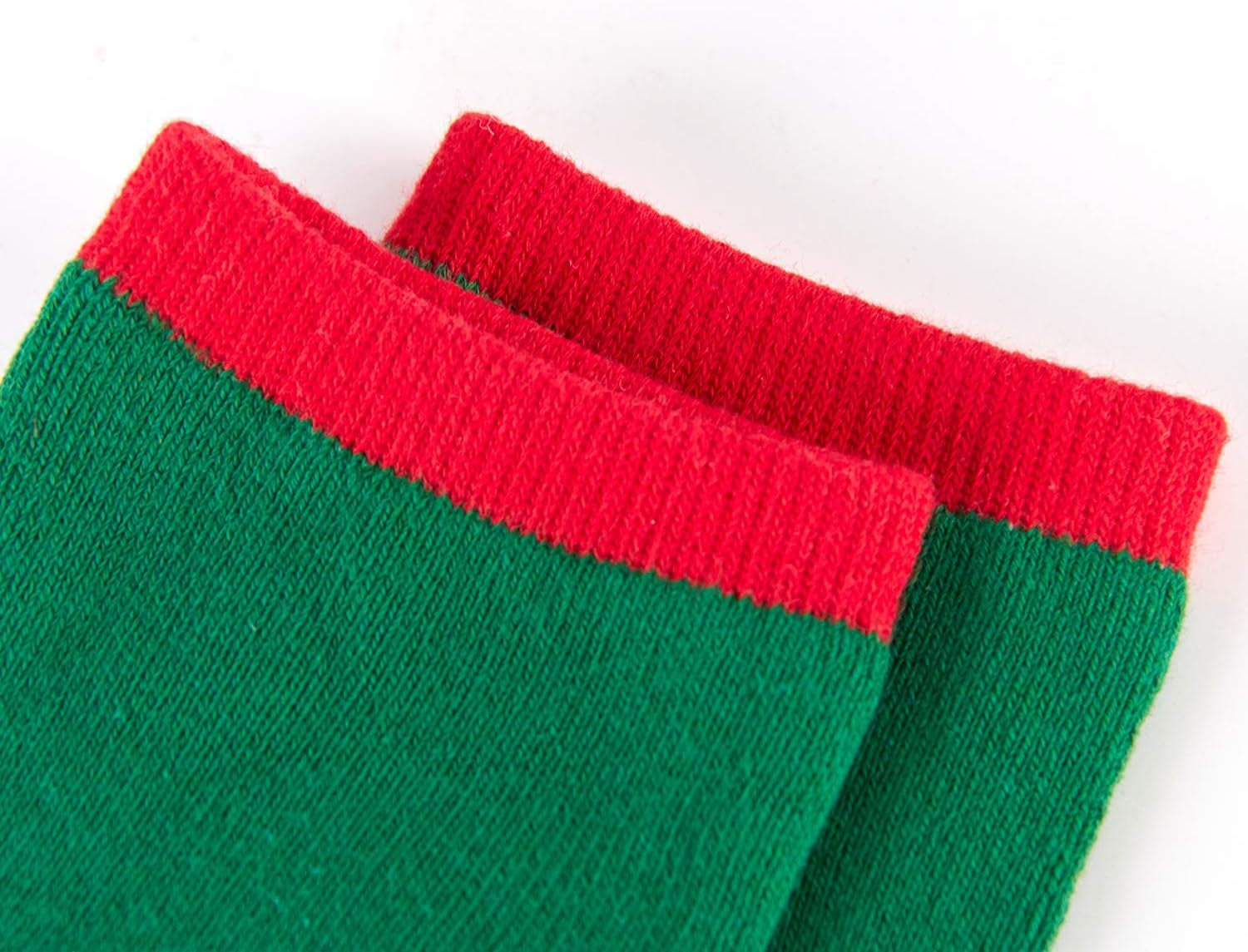 With these six pairs of warm, thick cotton thermal crew socks in sizes 8-10Y, you can cheer up for the holidays. 