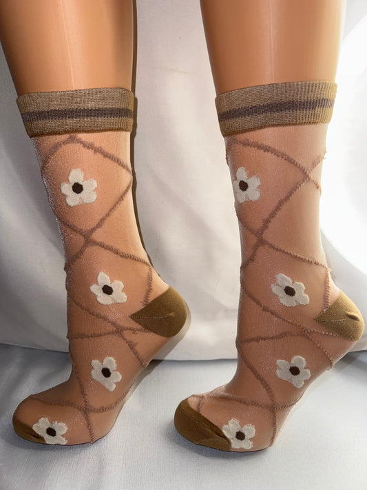 Women and Teen Girls Sheer Mesh Fashion Ankle Stocking, size 5-8.