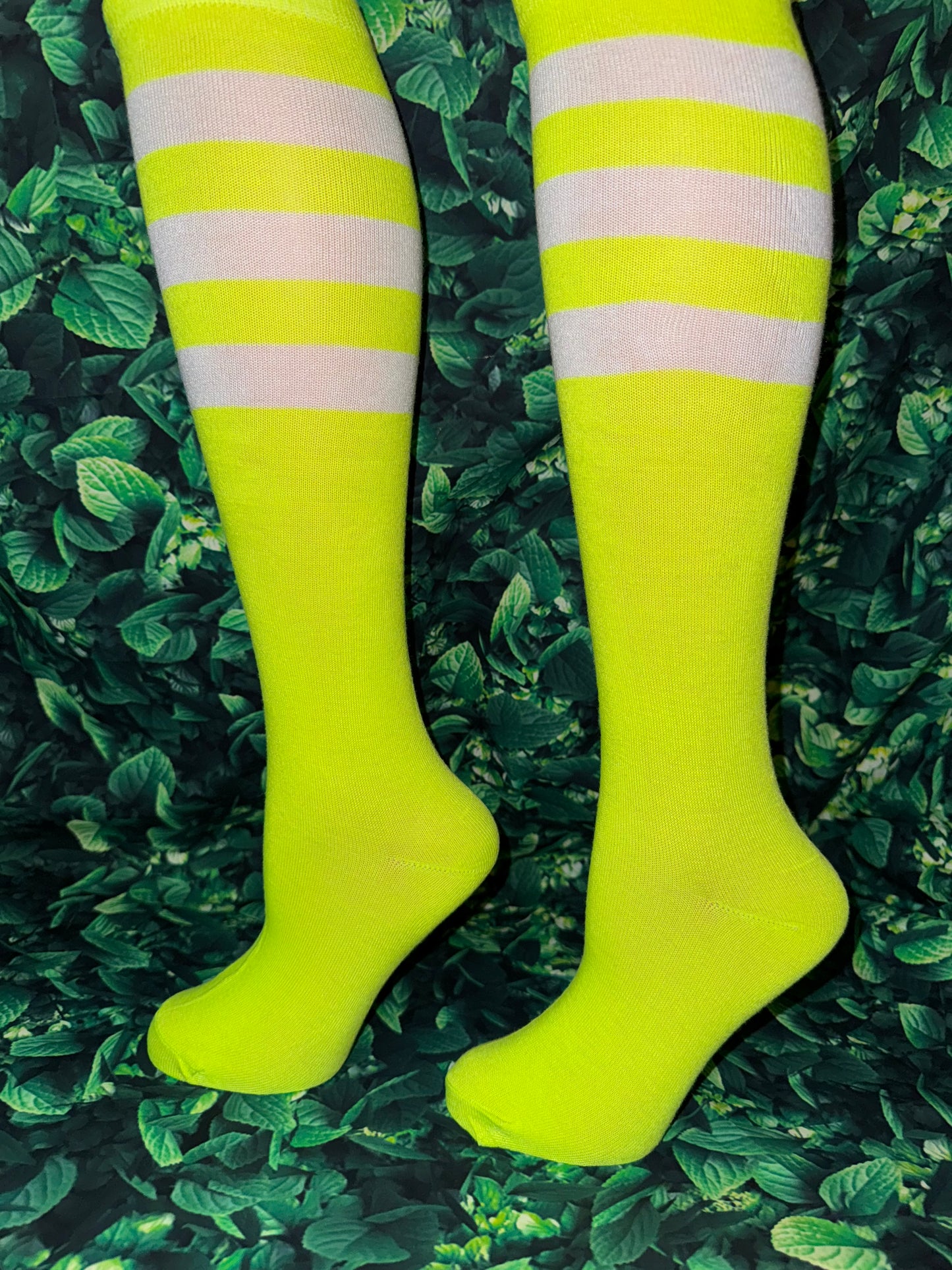 Step into performance and confidence with our Knee-High Striped Athletic Socks – perfect for women and teen girls. size 7-9