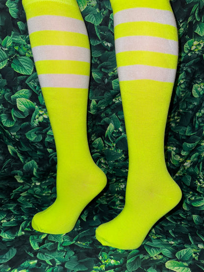 Step into performance and confidence with our Knee-High Striped Athletic Socks – perfect for women and teen girls. size 7-9