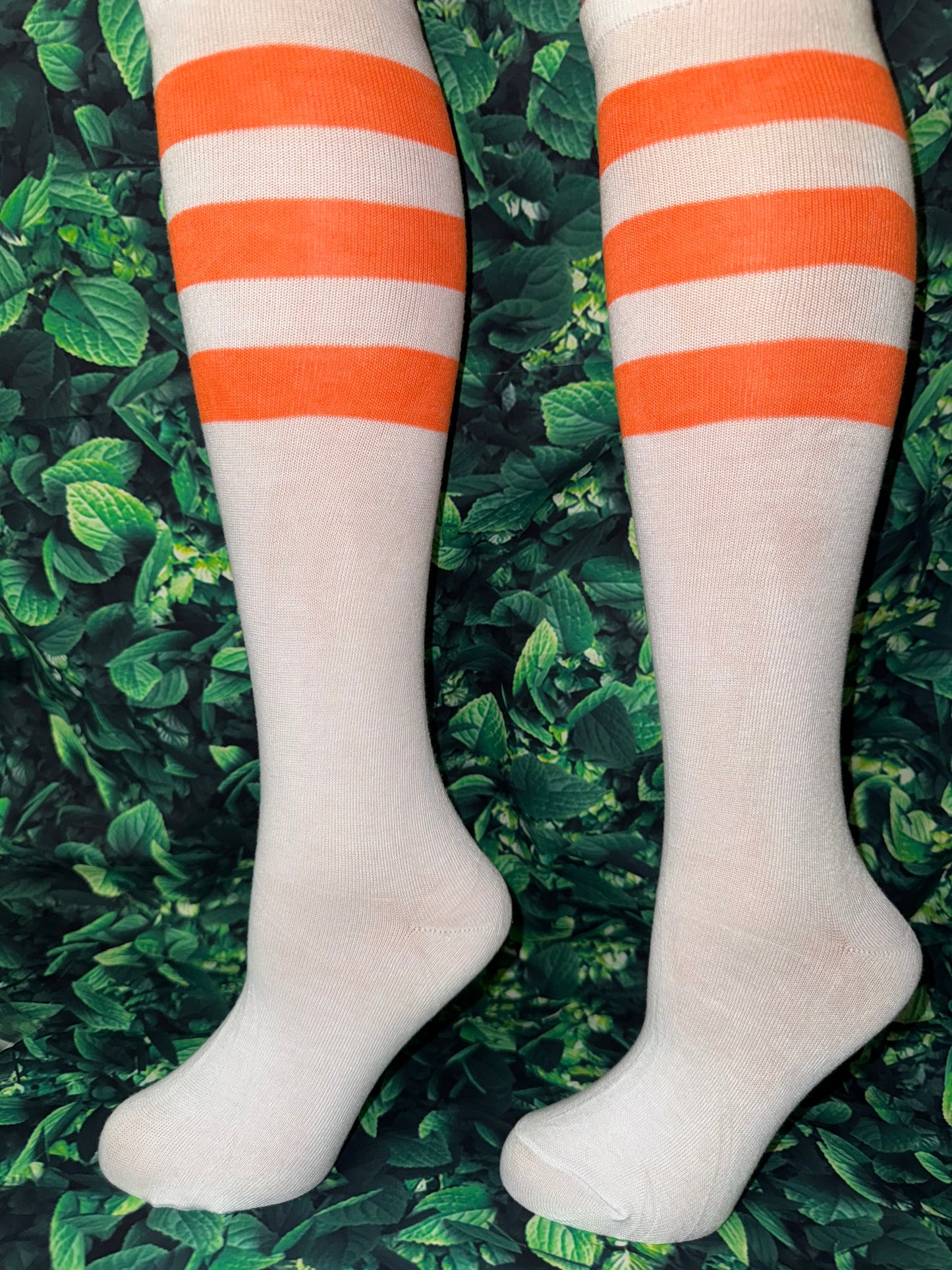 Step into performance and confidence with our Knee-High Striped Athletic Socks – perfect for women and teen girls. size 7-9