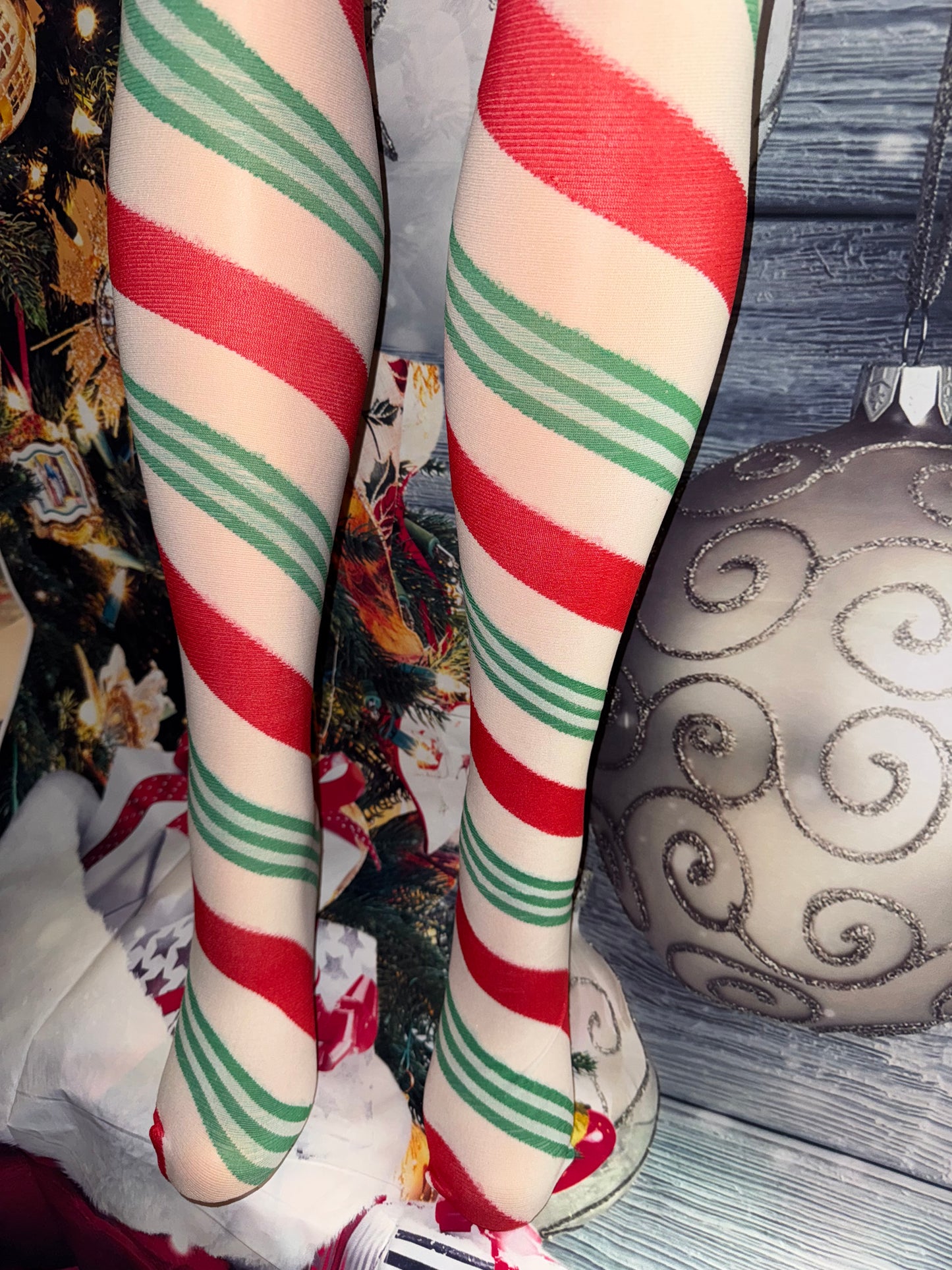Celebrate the season in style and comfort with these must-have holiday pantyhose.