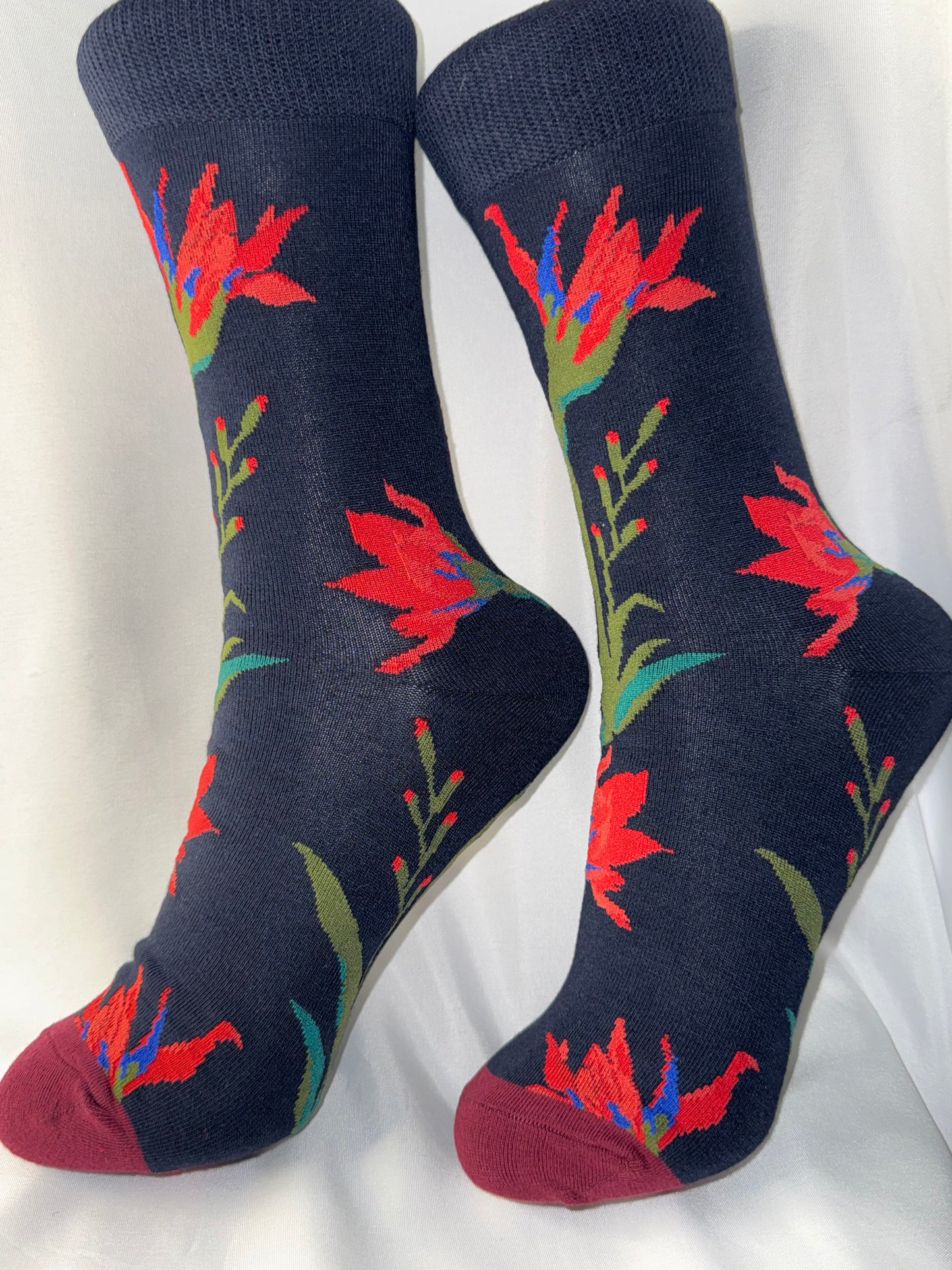 🌸 Bloom with style and elegance to your everyday look with our stunning crew socks!