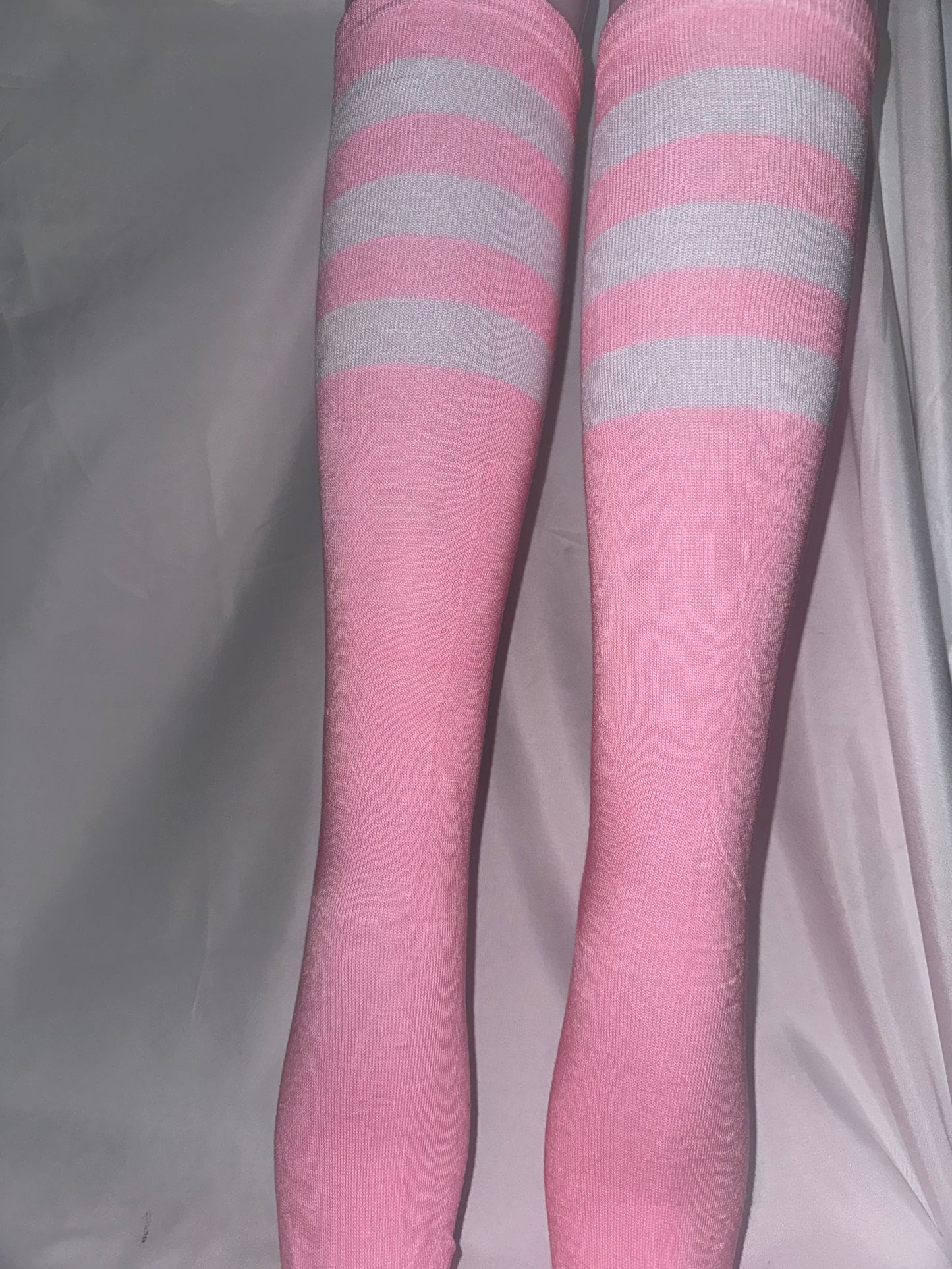 Step into performance and confidence with our Knee-High Striped Athletic Socks – perfect for women and teen girls. size 7-9