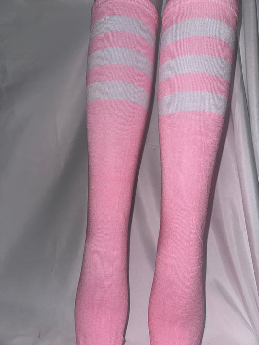 Women and Teen Girls athelete stripe knee-length socks. Size: 7-9