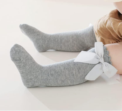 Knee-high socks for infant girls with a non-slip sole. Size: 0-12 months, Color: Solid.