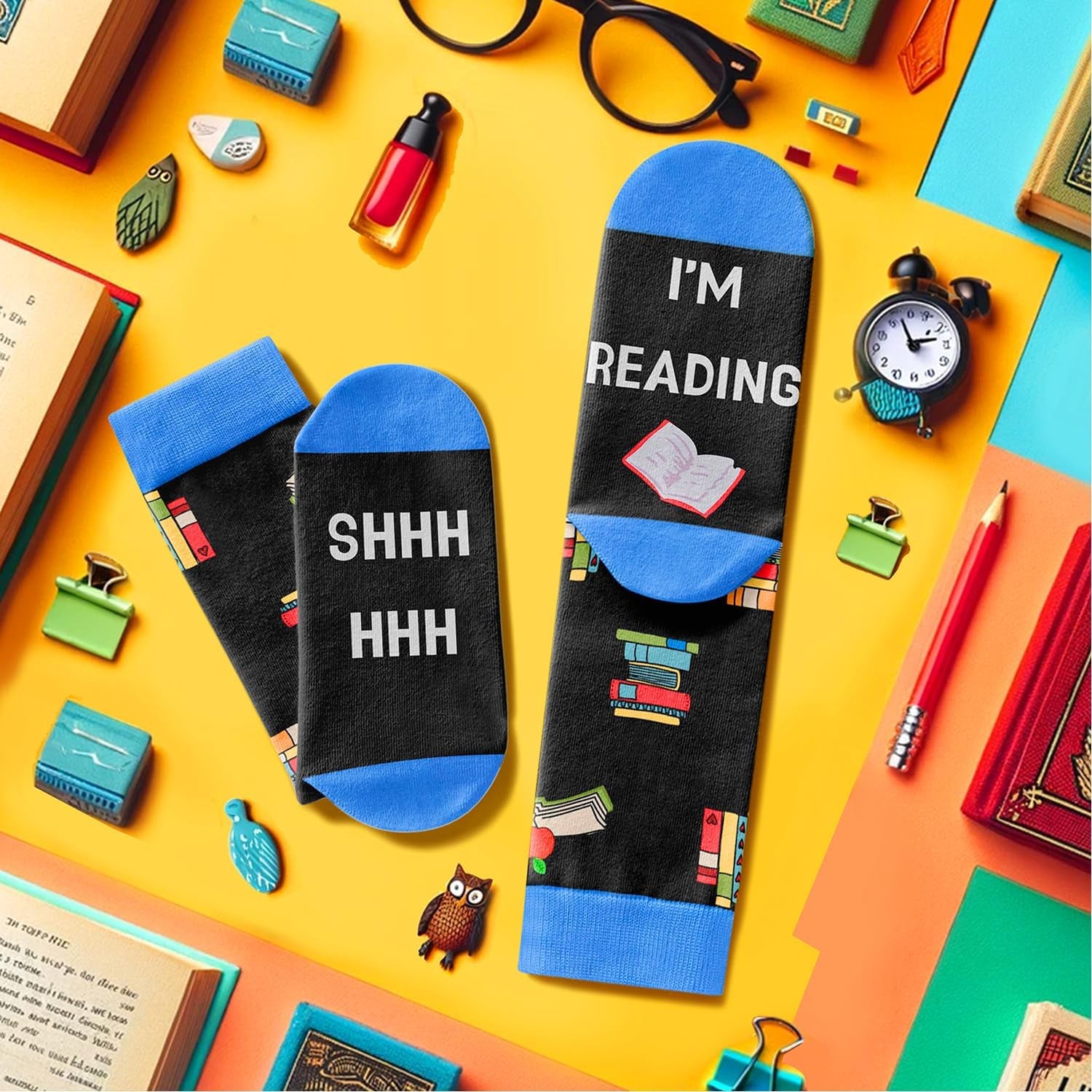 Soft, cushy socks for ladies and teens who like reading. Standard Sizing: 6–12 and 8–13 widths Color scheme: blue rims set off a black base.